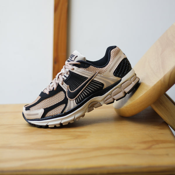 ◆正規品◆NIKE ZOOM VOMERO 5 SANDDRIFT BLACK(W)◆関税込◆ IMG_1907-3_600x600_crop_center