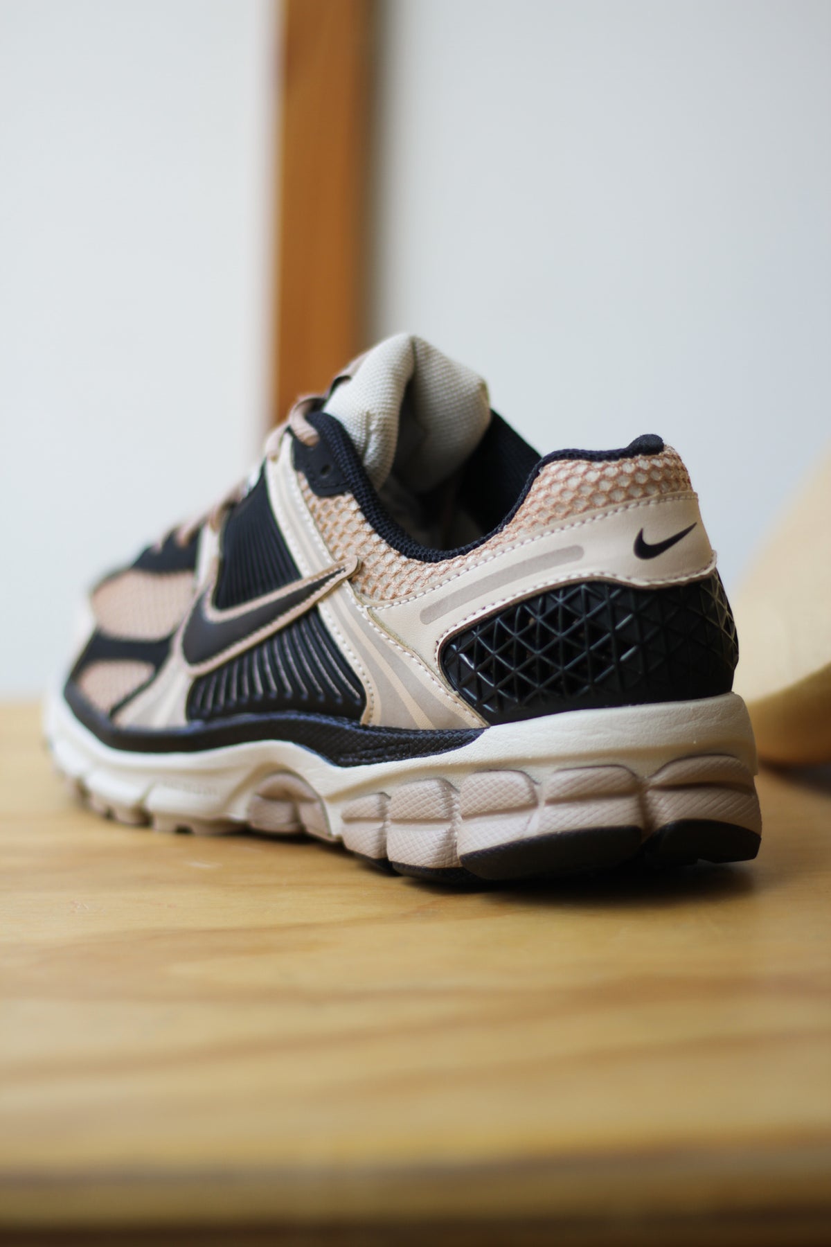 ◆正規品◆NIKE ZOOM VOMERO 5 SANDDRIFT BLACK(W)◆関税込◆ IMG_1907-3_600x600_crop_center