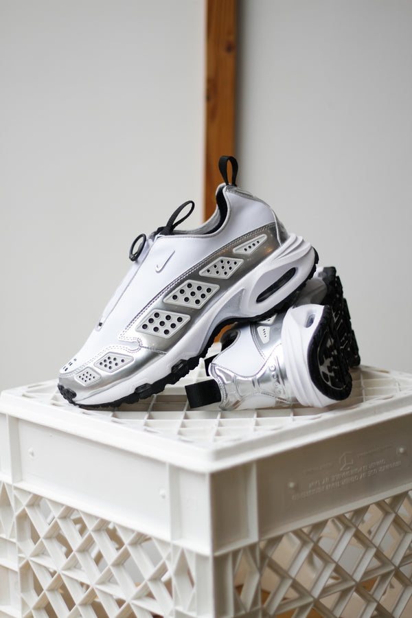 W NIKE AIR MAX SNDR "WHITE/METALLIC SILVER-BLACK"