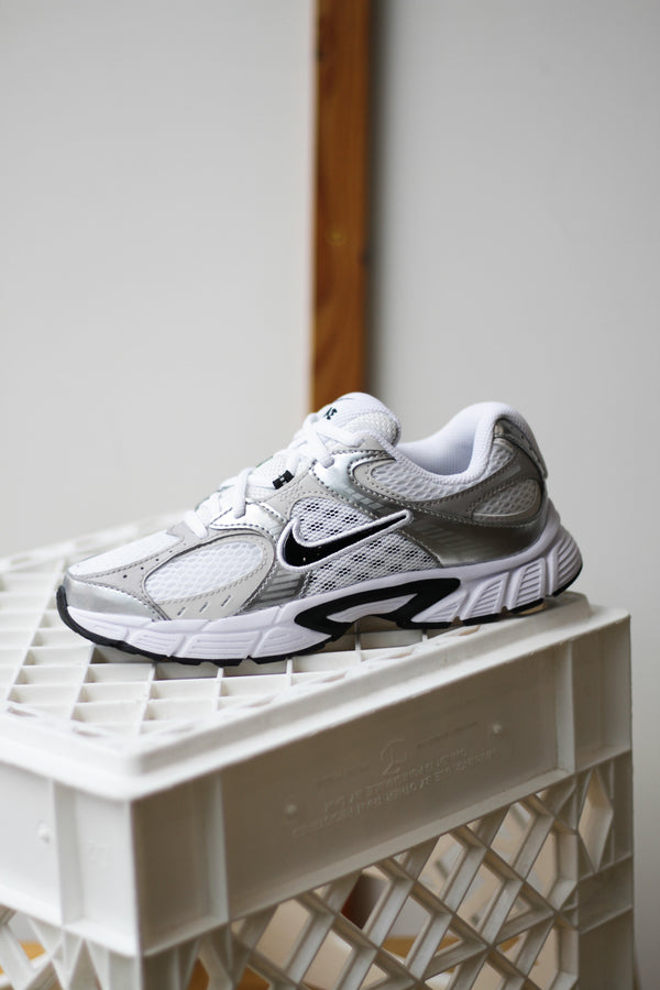 W NIKE V5 RNR "WHITE/BLACK-VAST GREY-METALLIC SILVER"