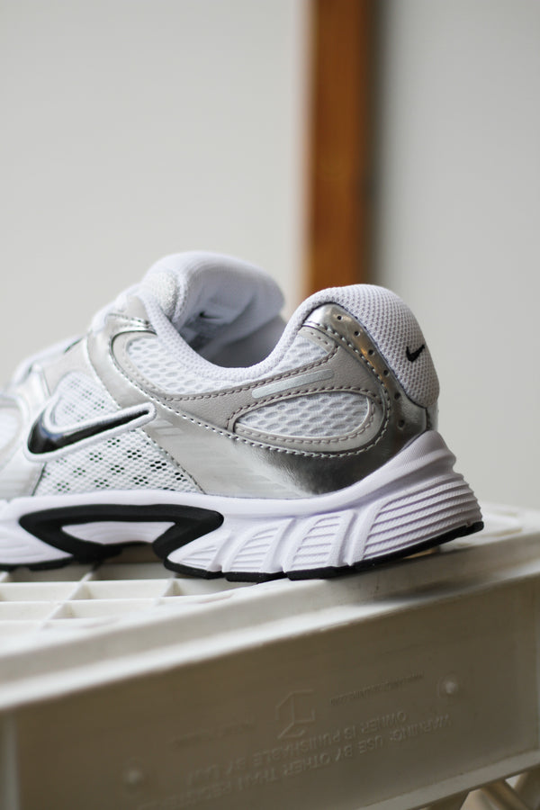 W NIKE V5 RNR "WHITE/BLACK-VAST GREY-METALLIC SILVER"