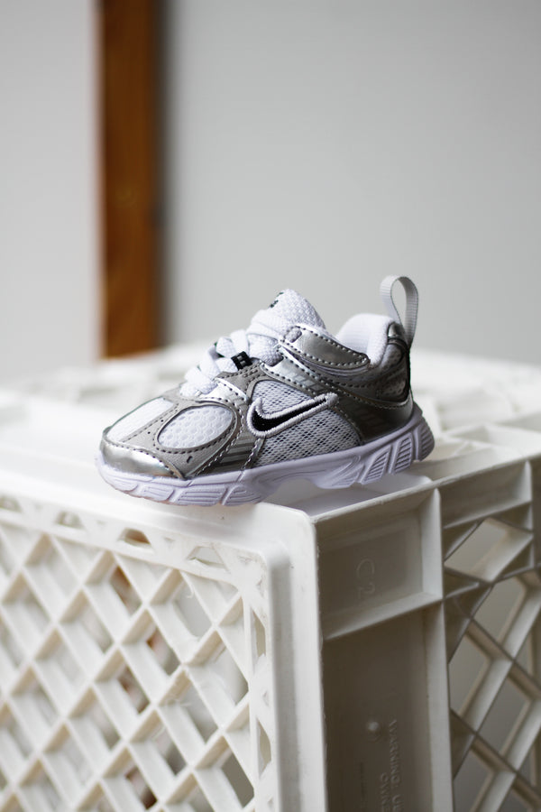 NIKE V5 RNR (TD) "WHITE/BLACK-VAST GREY-COLLEGE GREY"