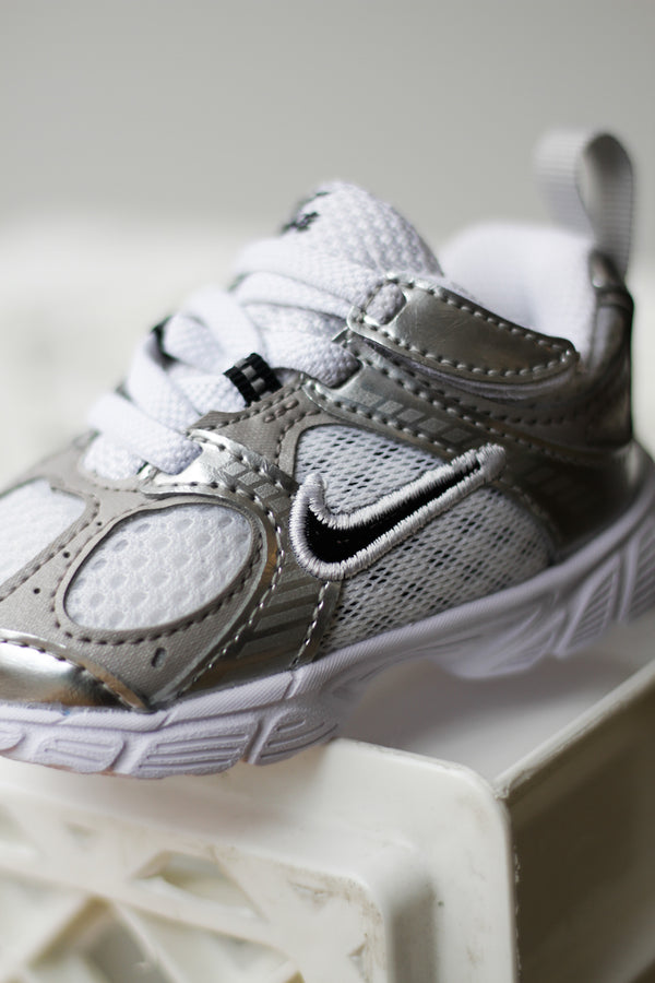 NIKE V5 RNR (TD) "WHITE/BLACK-VAST GREY-COLLEGE GREY"