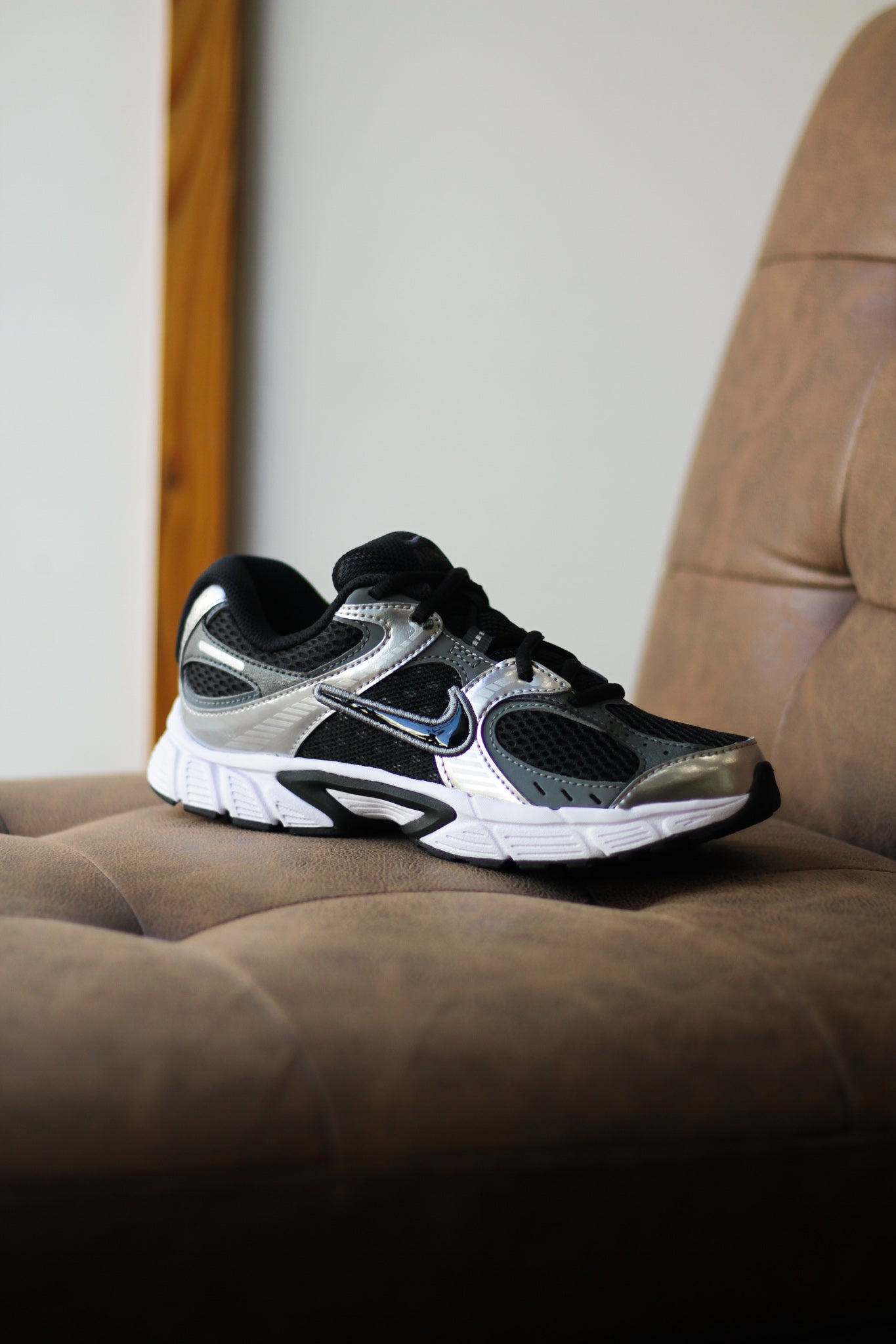 ◆正規品◆NIKE V5 RNR BLACK ANTHRACITE(W)◆関税込◆人気◆ V5 RNR Sneaker in Black/Anthracite - Nike