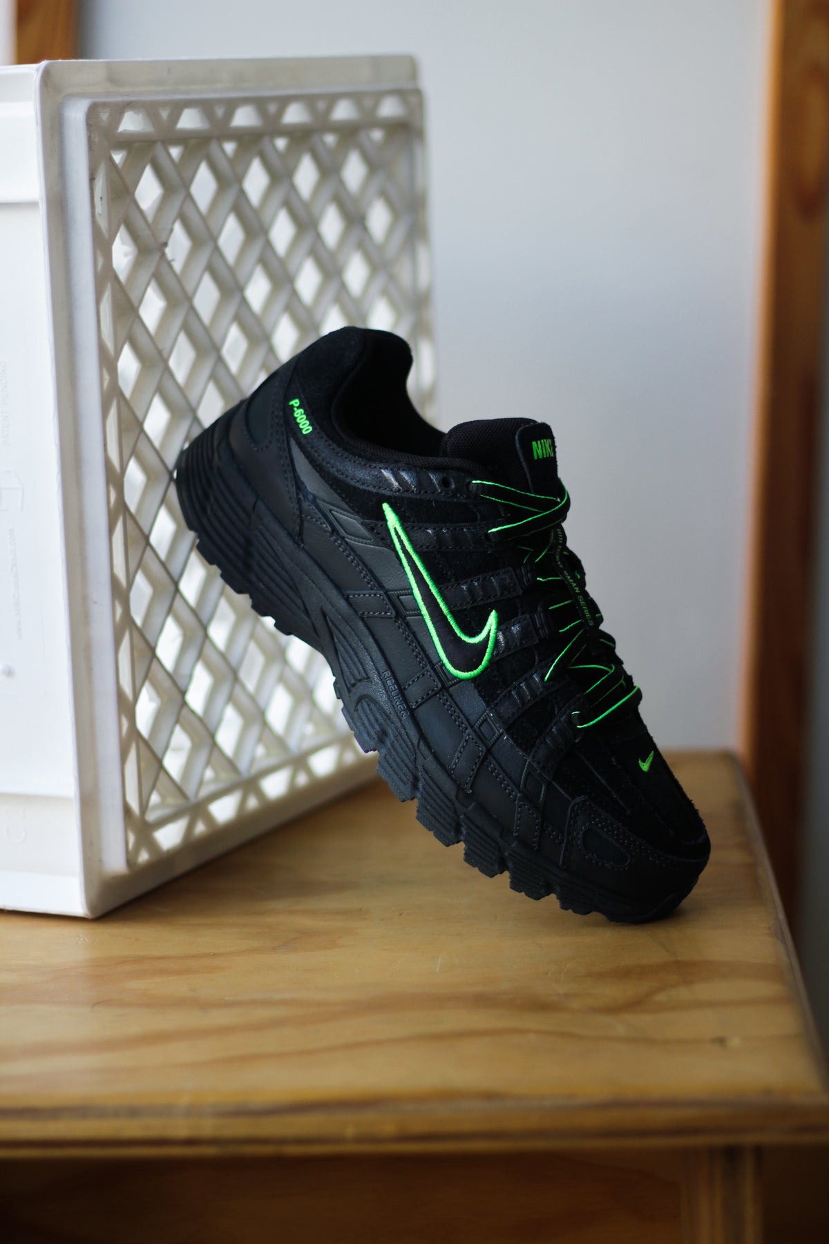 靴 Nike P-6000 \"Green Strike\" Nike P-6000 PRM 'Black Green Strike' IF0668-003