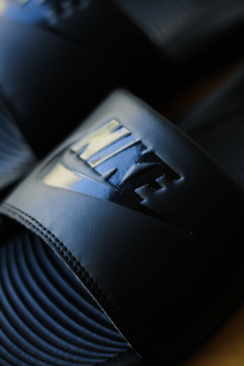 NIKE VICTORI ONE SLIDE "BLACK/BLACK-BLACK"