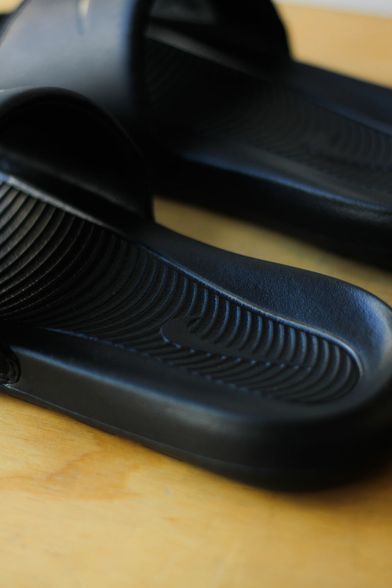 NIKE VICTORI ONE SLIDE "BLACK/BLACK-BLACK"