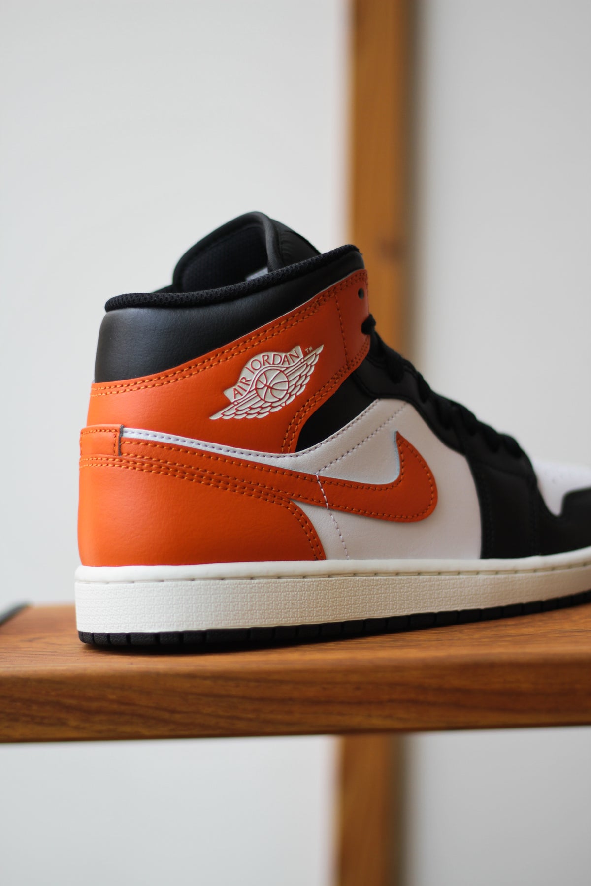 AIR JORDAN 1 MID 