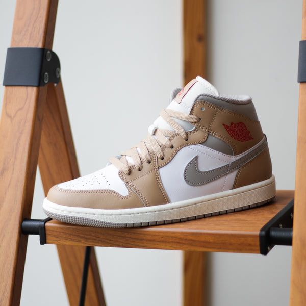 ナイキ エアジョーダン 1 ミッド ヘンプ ファイヤーレッド ホワイト NIKE AIR JORDAN 1 MID hemp/fire red-wht dq8426-200 AIR JORDAN 1 MID 