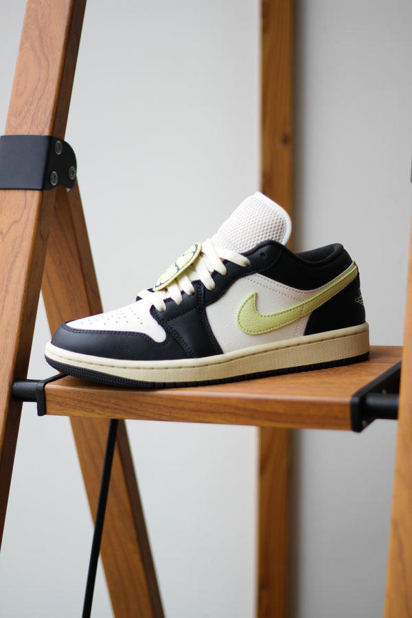 W AIR JORDAN 1 LOW SE "ANTHRACITE/LUMINOUS GREEN-SAIL"