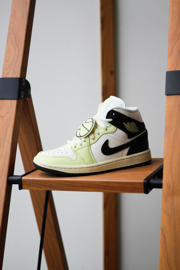 W AIR JORDAN 1 MID SE "SAIL/LUMINOUS GREEN-ANTHRACITE"