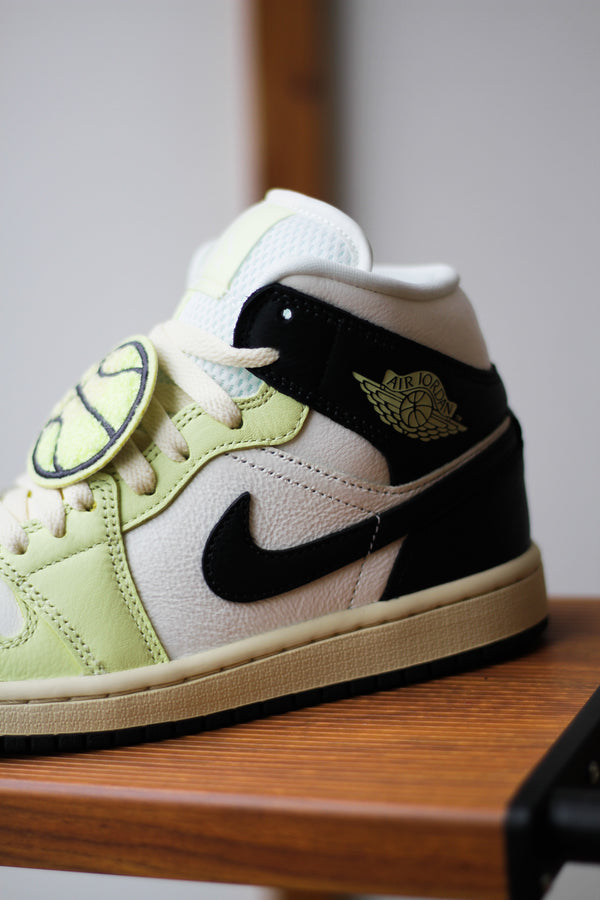 W AIR JORDAN 1 MID SE "SAIL/LUMINOUS GREEN-ANTHRACITE"
