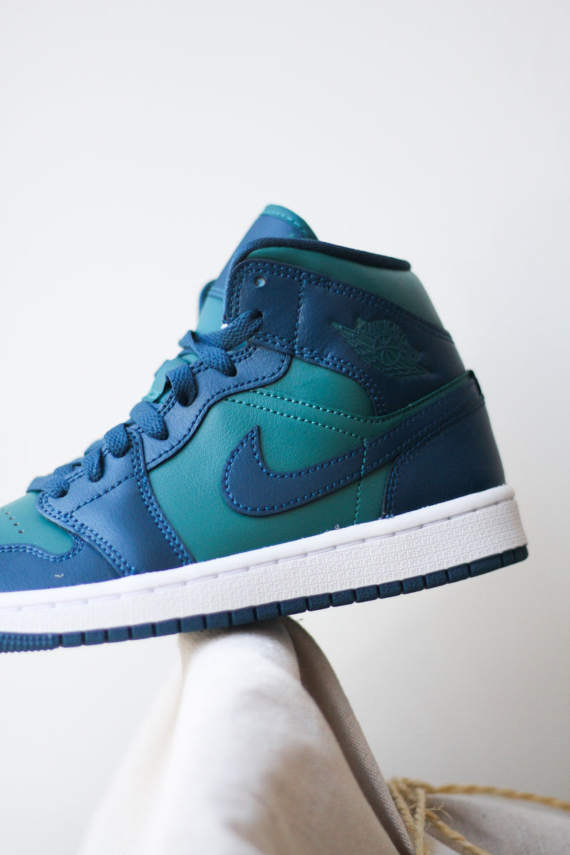 W AIR JORDAN 1 MID "SKY J TEAL"
