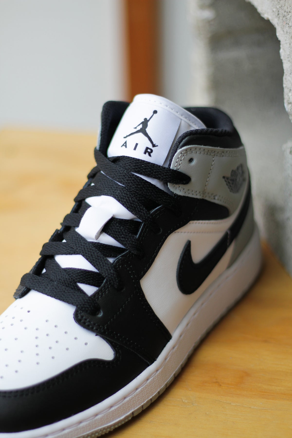 Nike GS Air Jordan 1 Mid White/Black 25㎝ AIR JORDAN 1 MID (GS) 