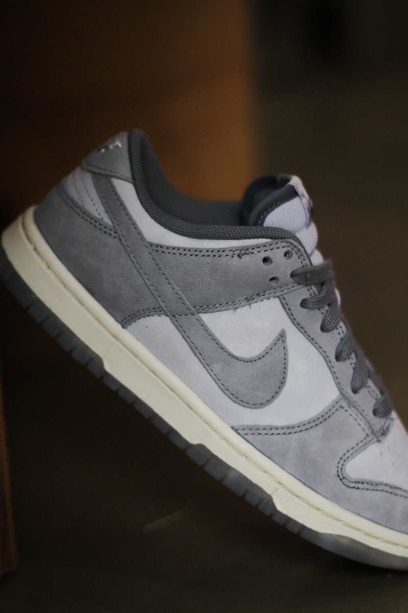 W DUNK LOW "COOL GREY"