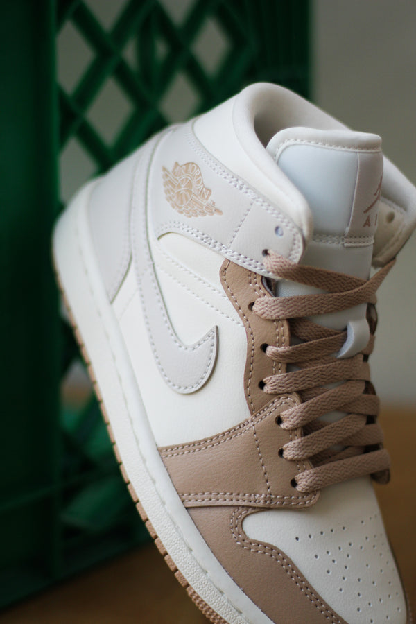 W AIR JORDAN 1 MID "PALE IVORY/LT OREWOOD BRN-HEMP-SAIL"