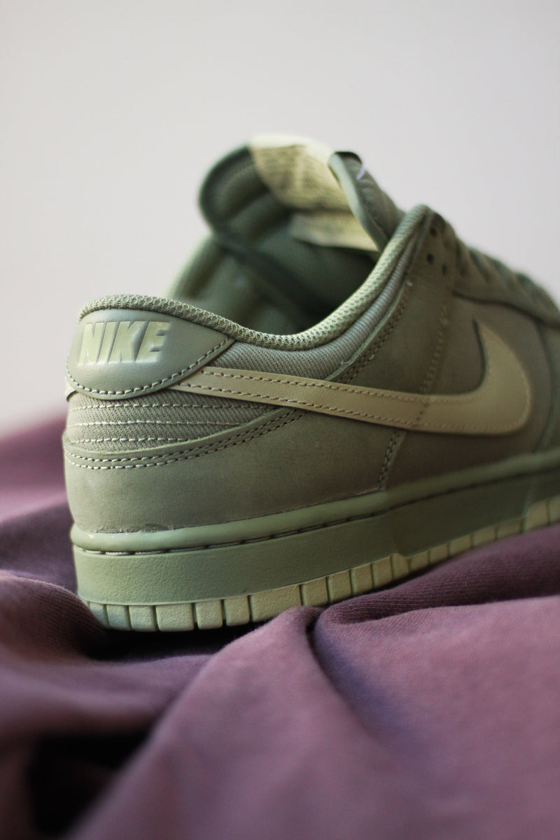DUNK LOW RETRO PRM "OIL GREEN"