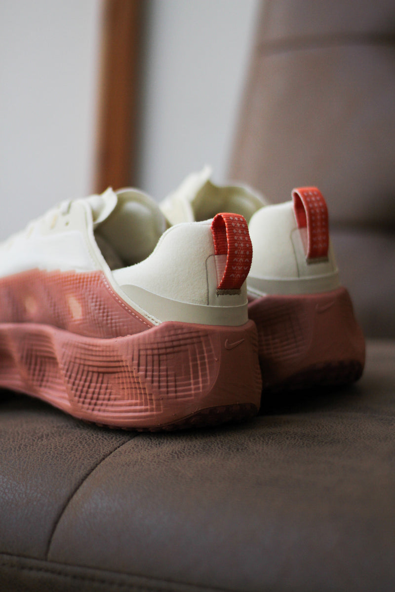 NIKE AVA ROVER "FOSSIL/BLACK-COSMIC CLAY-CANYON RUST"