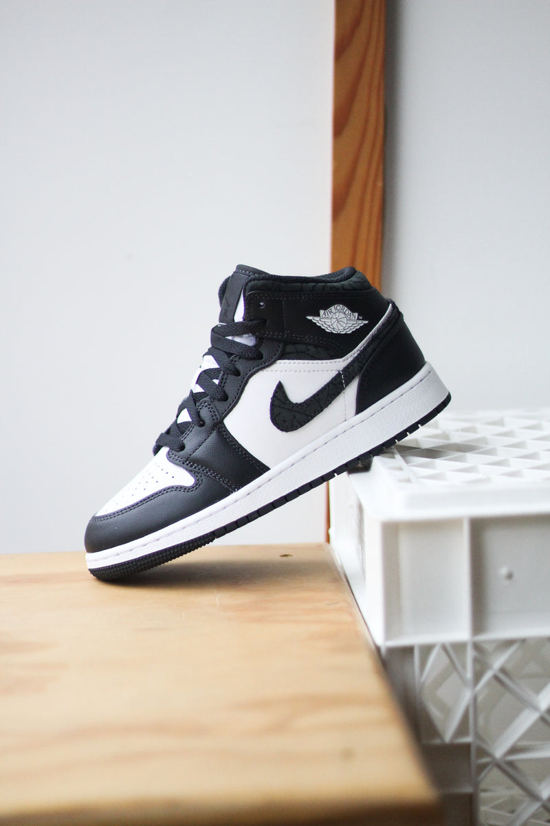 AIR JORDAN 1 MID SE (GS) "OFF NOIR"