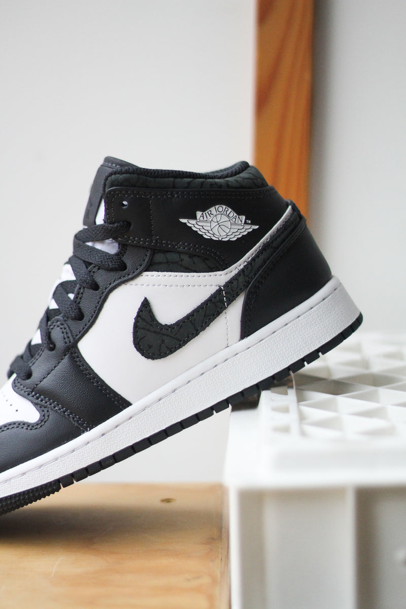 AIR JORDAN 1 MID SE (GS) "OFF NOIR"