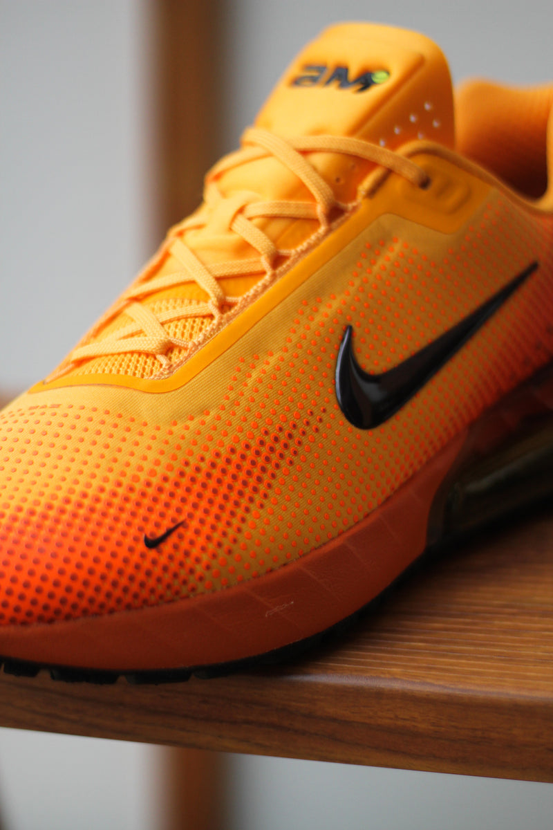 NIKE AIR MAX PHOENIX "SUNDIAL/BURGUNDY ASH-ORANGE"