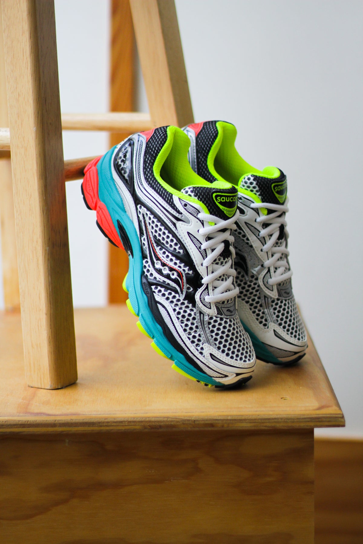 SAUCONY PROGRID OMNI 9 