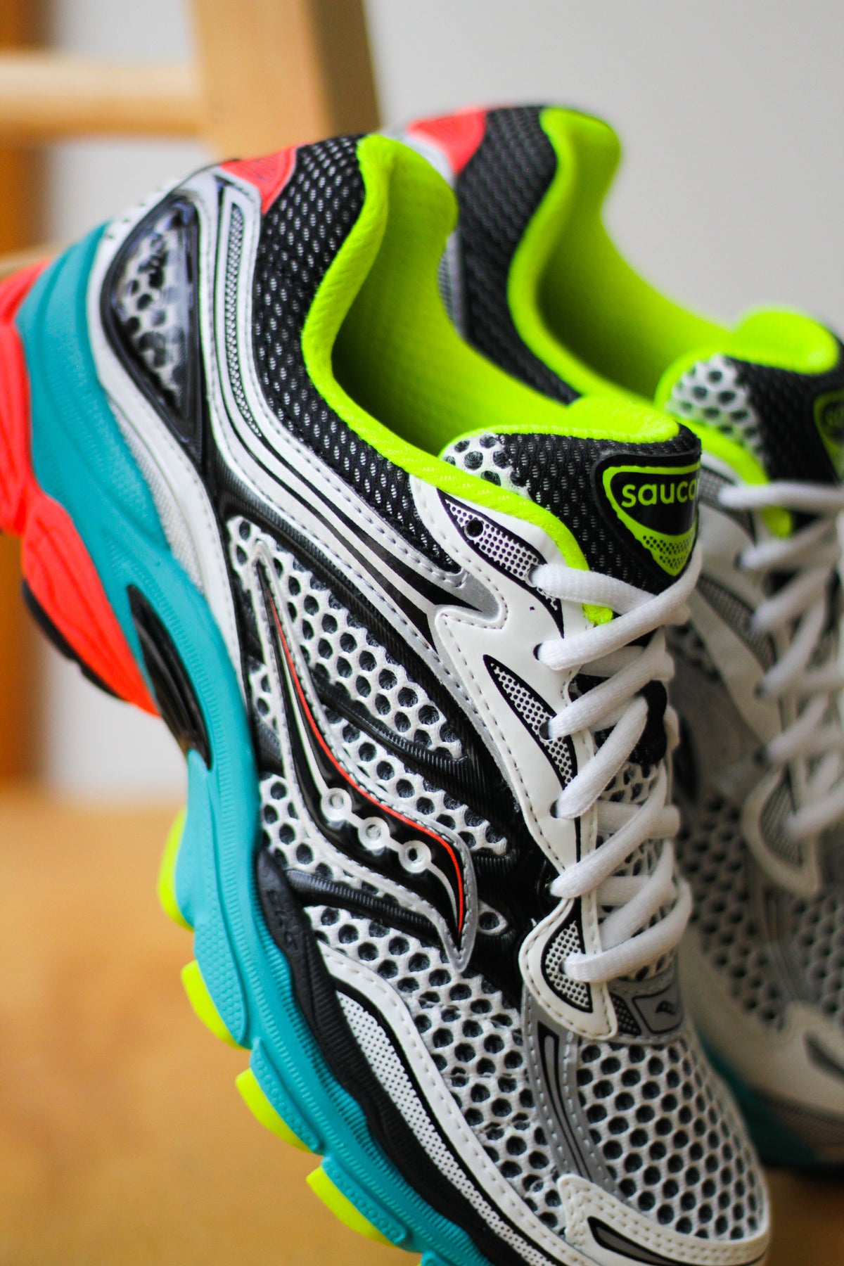 SAUCONY PROGRID OMNI 9 