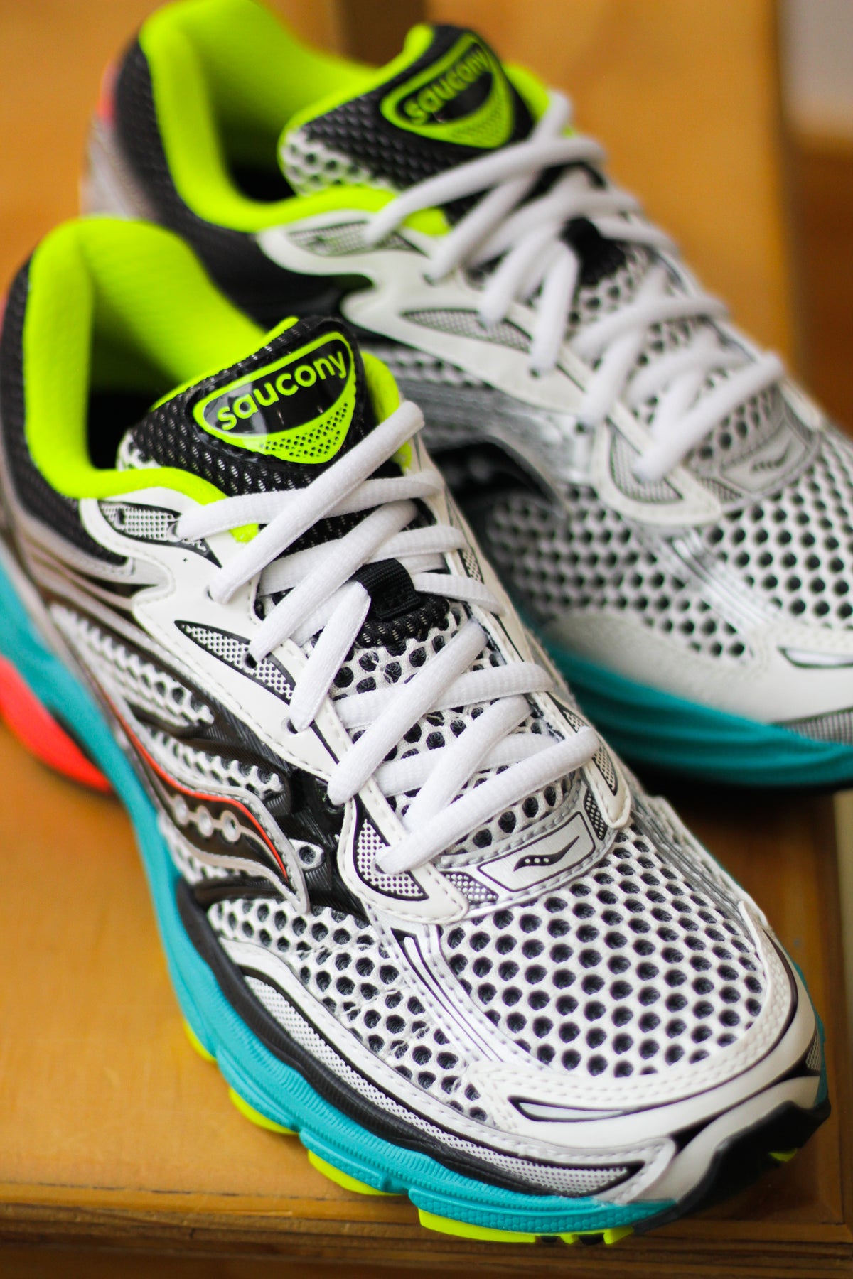 SAUCONY PROGRID OMNI 9 