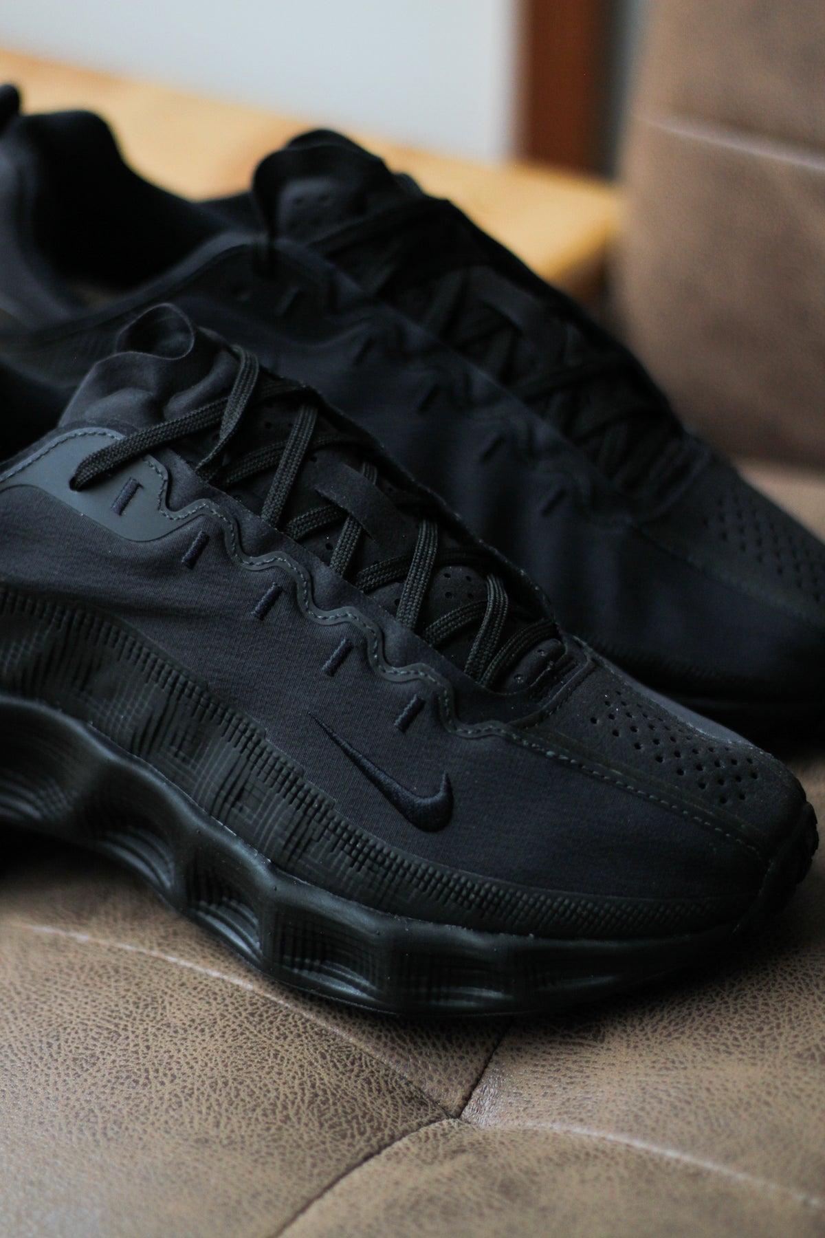 靴 Nike Ava Rover Triple Black/Anthracite NIKE AVA ROVER 