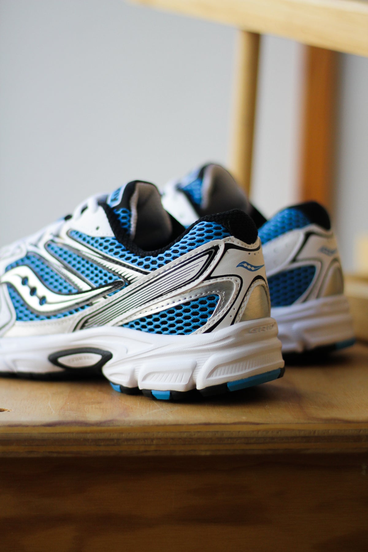 Saucany White and Blue Sneakers Saucony ProGrid Omni 9 – DTLR main image 3