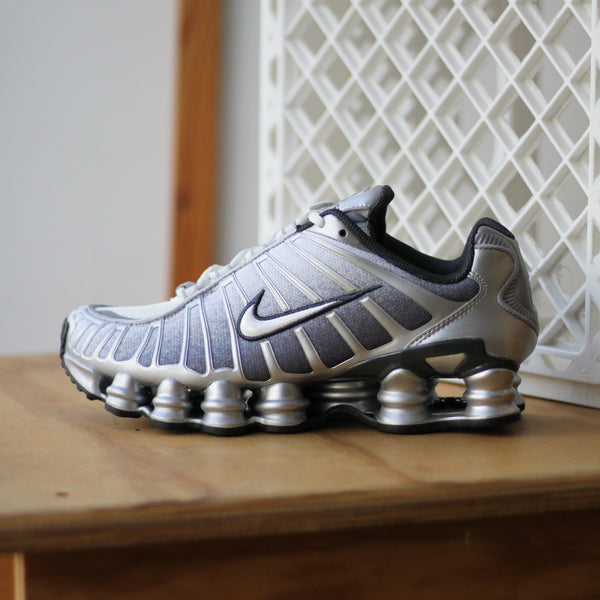 靴 NIKE SHOX TL LLIC SILVER 23 IMG_2362-2_600x600_crop_center