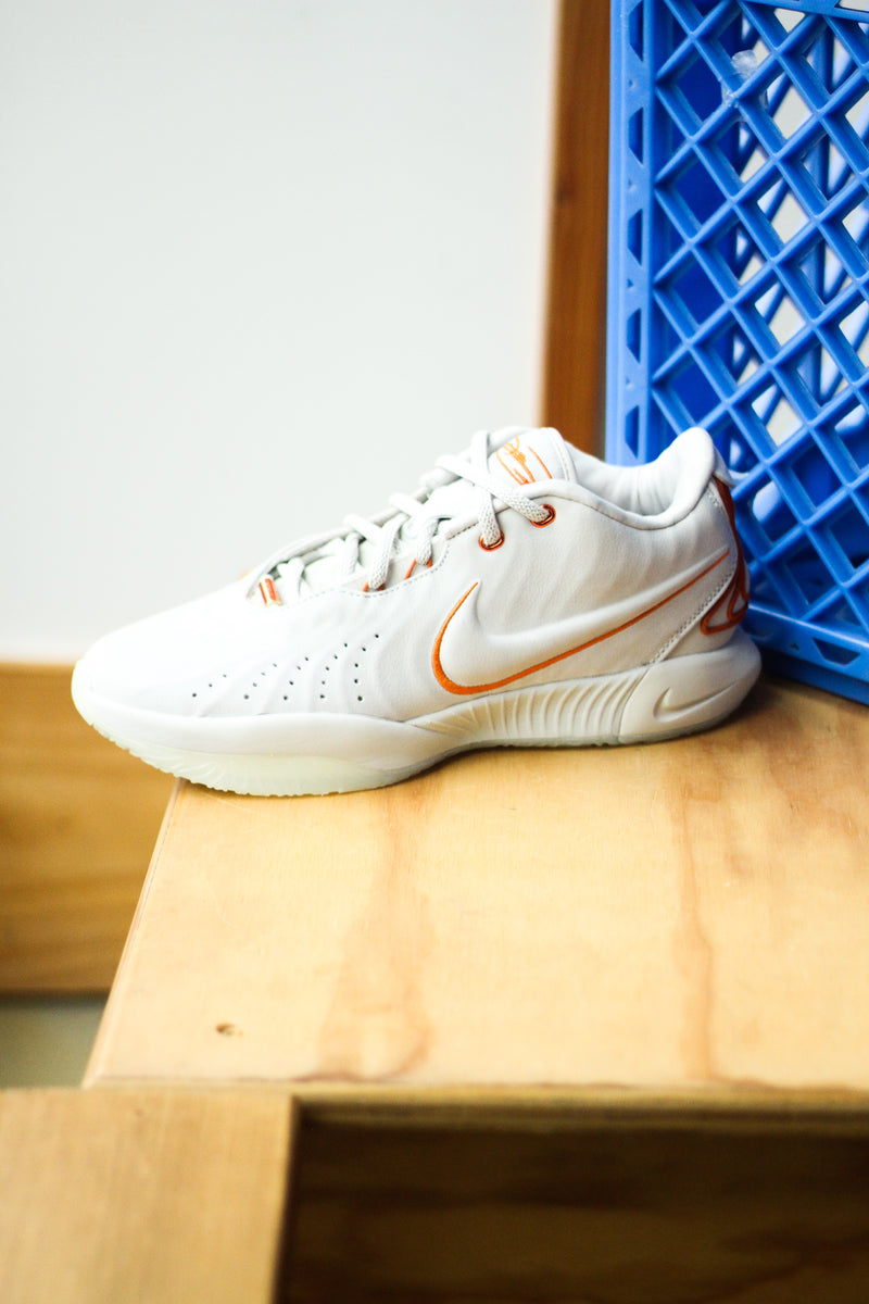LEBRON XXI "AKOYA"