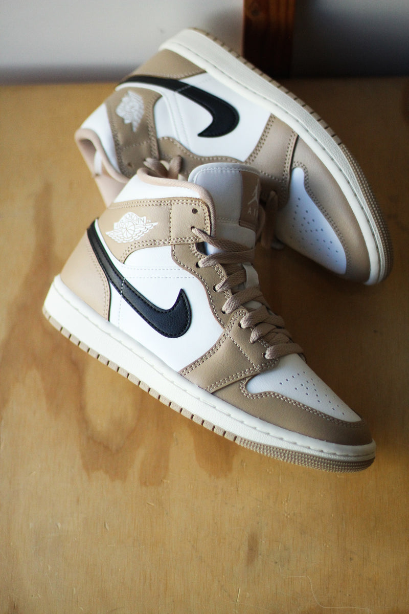 W AIR JORDAN 1 MID "SAIL"