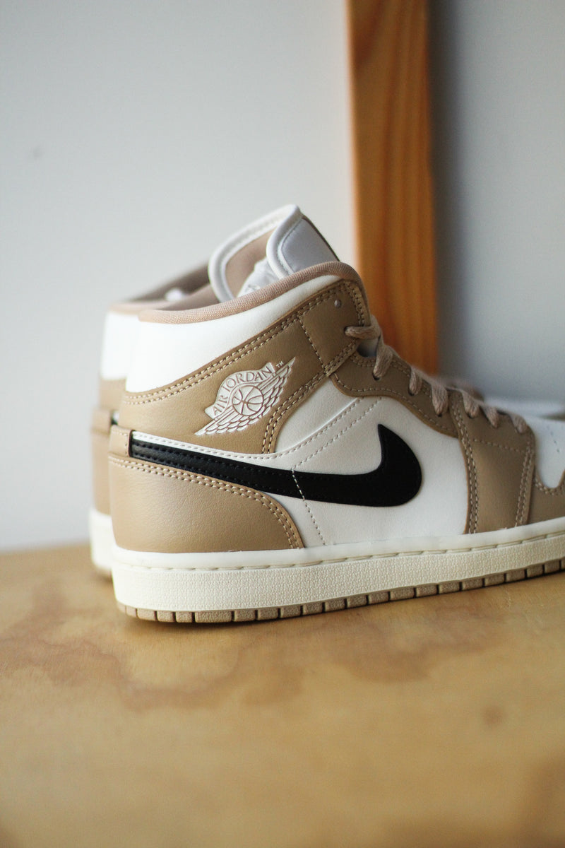 W AIR JORDAN 1 MID "SAIL"