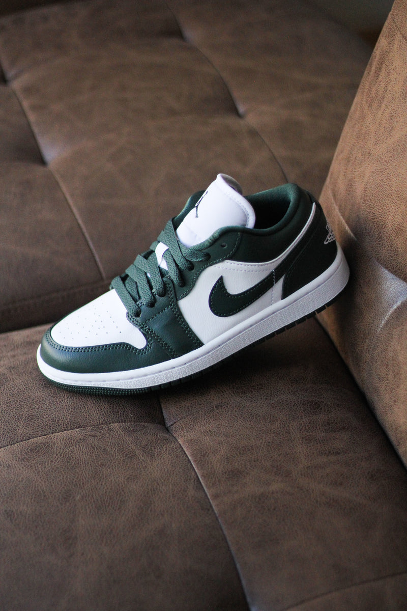 W AIR JORDAN 1 LOW "GALACTIC JADE"