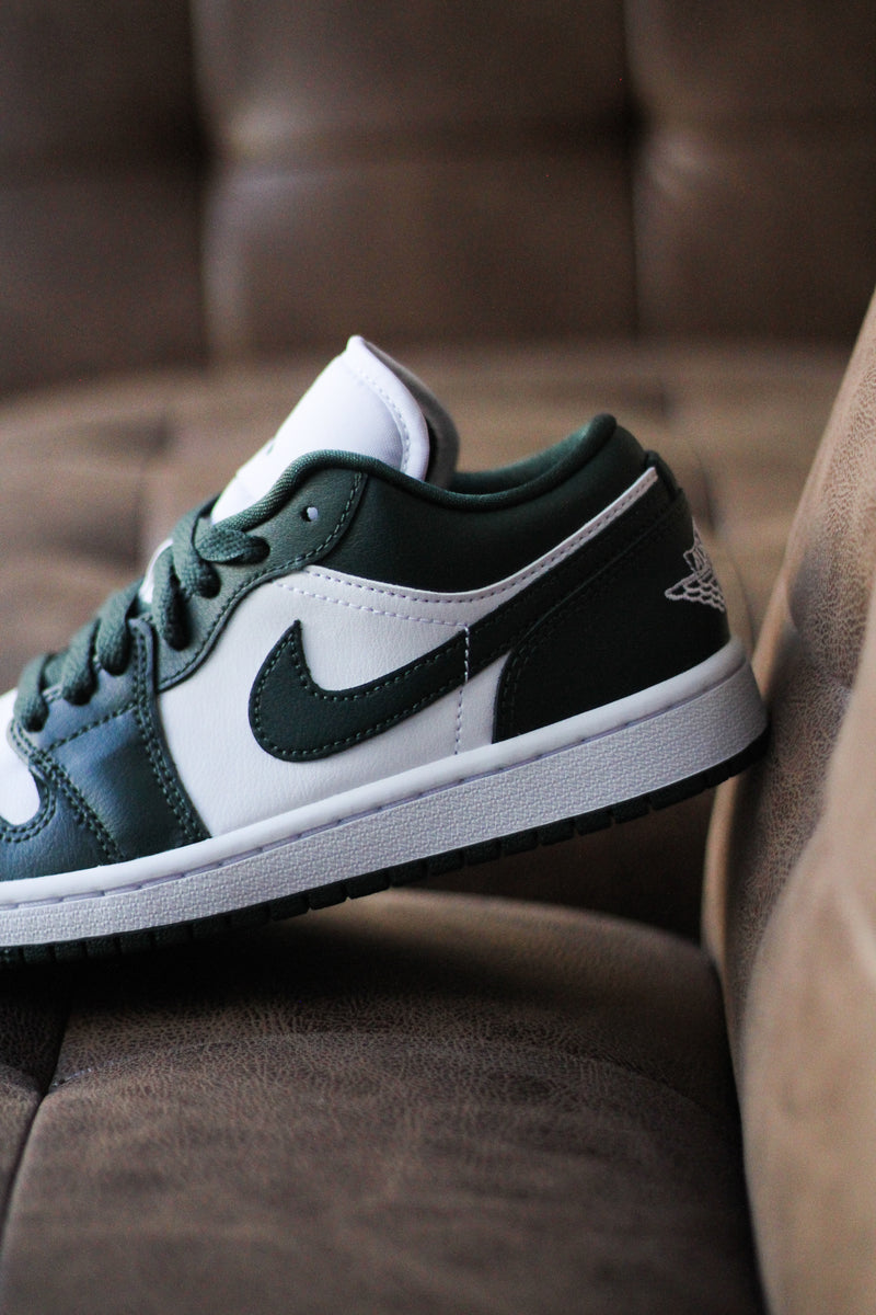 W AIR JORDAN 1 LOW "GALACTIC JADE"
