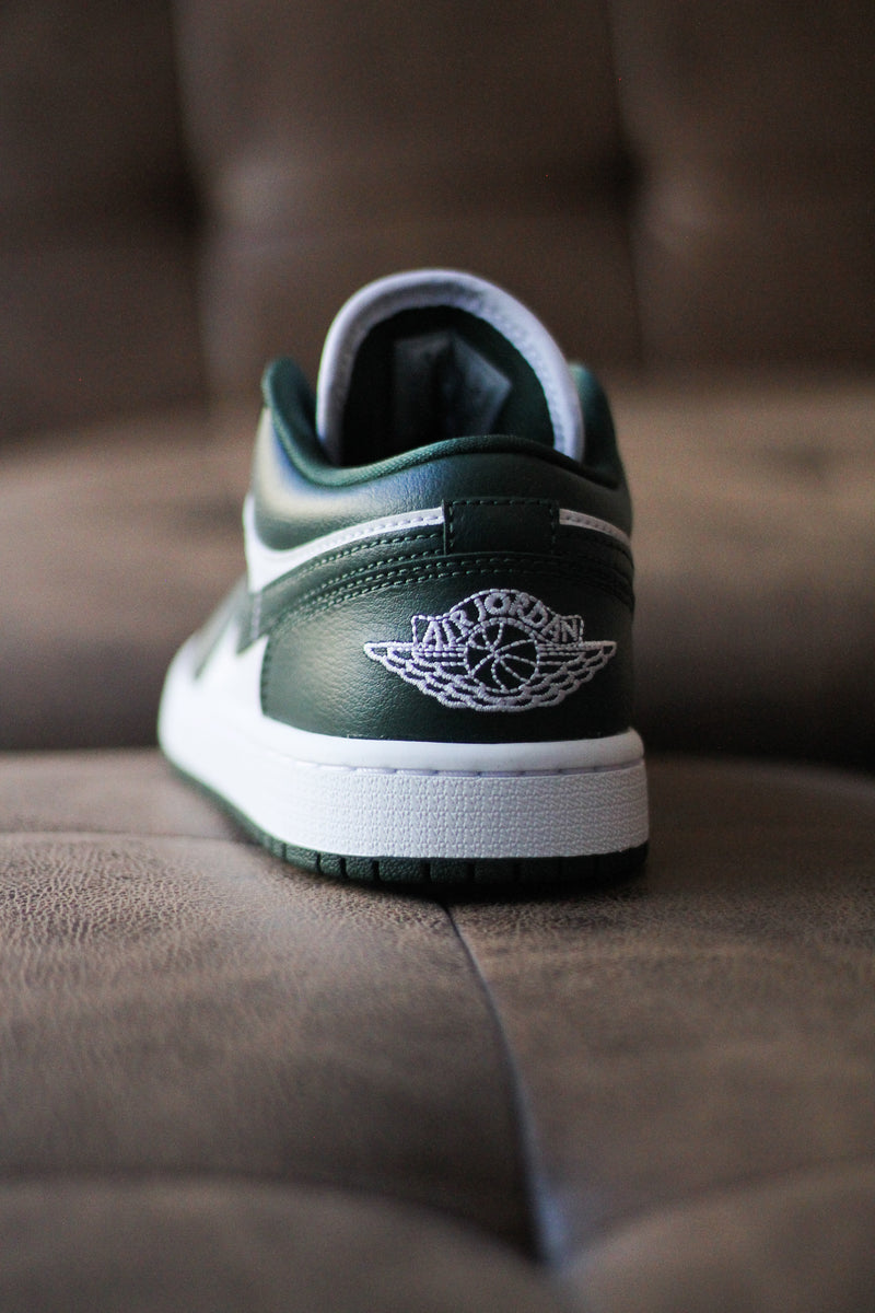 W AIR JORDAN 1 LOW "GALACTIC JADE"