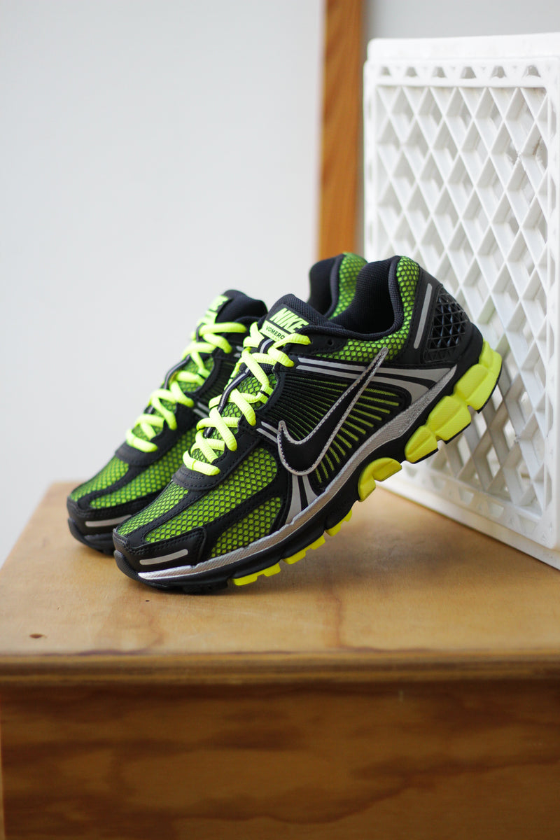 NIKE ZOOM VOMERO 5 "LEMON VENOM/BLACK-WHITE"