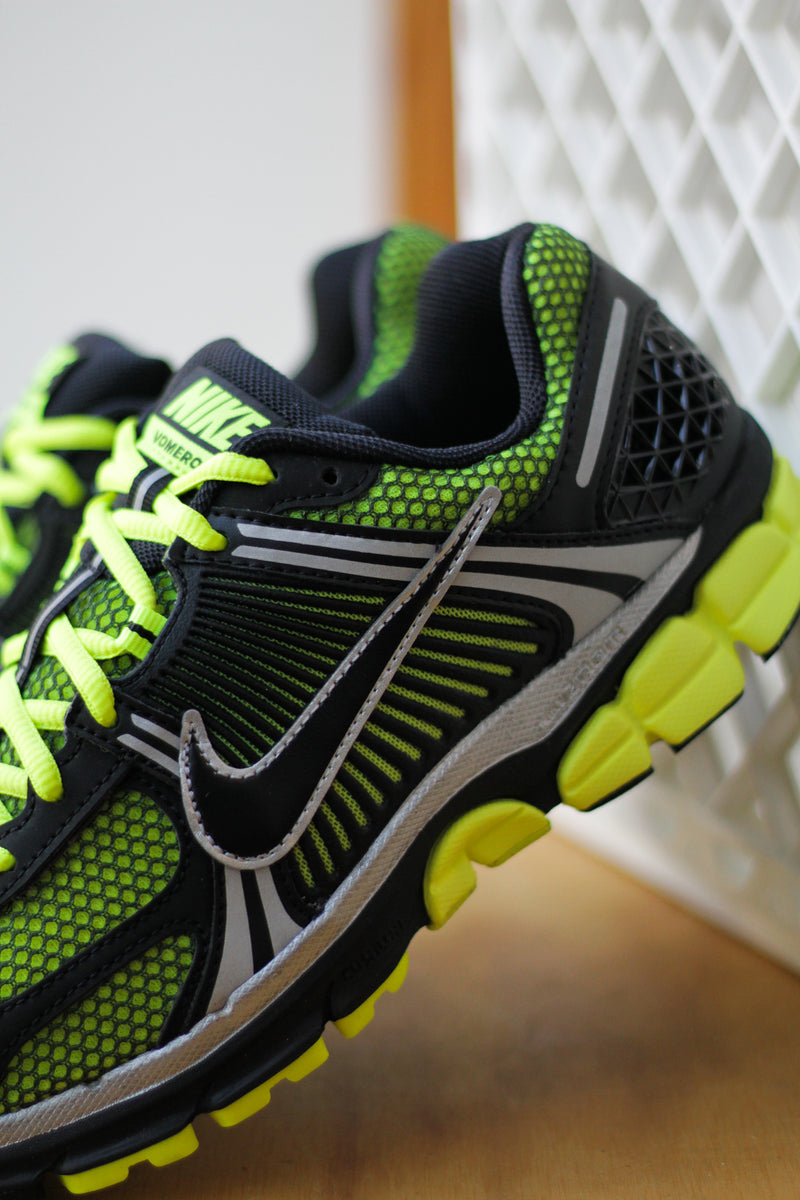 NIKE ZOOM VOMERO 5 "LEMON VENOM/BLACK-WHITE"