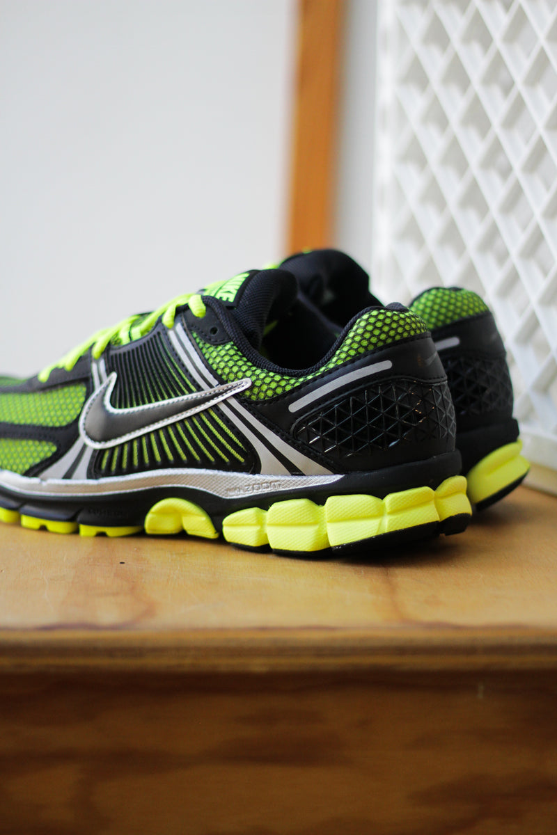 NIKE ZOOM VOMERO 5 "LEMON VENOM/BLACK-WHITE"
