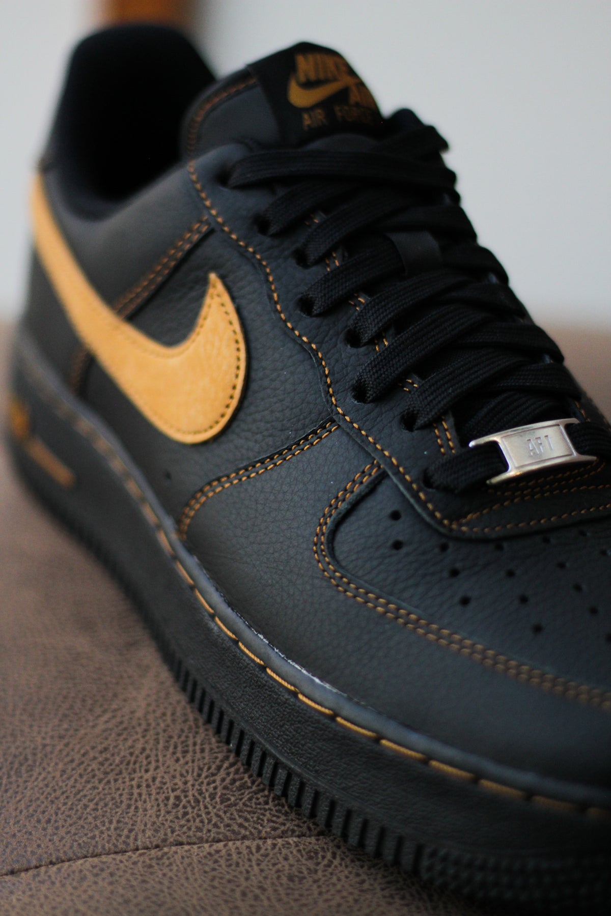 NIKE AIR FORCE 1 '07 LV8 