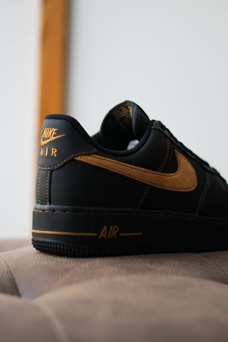 NIKE AIR FORCE 1 '07 LV8 "BLACK/DESERT OCHRE"