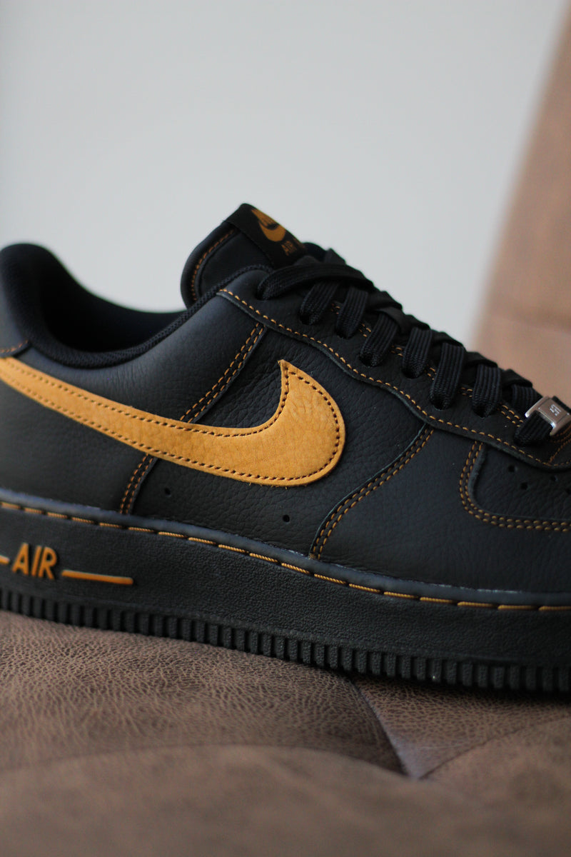 NIKE AIR FORCE 1 '07 LV8 "BLACK/DESERT OCHRE"