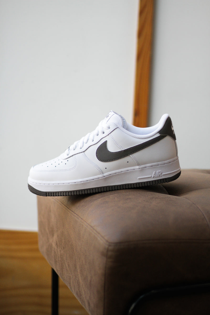 NIKE AIR FORCE 1 '07 "WHITE/CAVE STONE"
