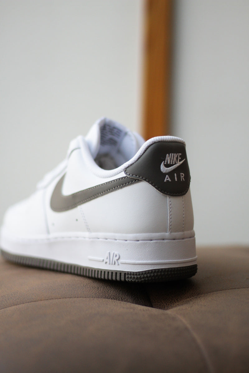 NIKE AIR FORCE 1 '07 "WHITE/CAVE STONE"