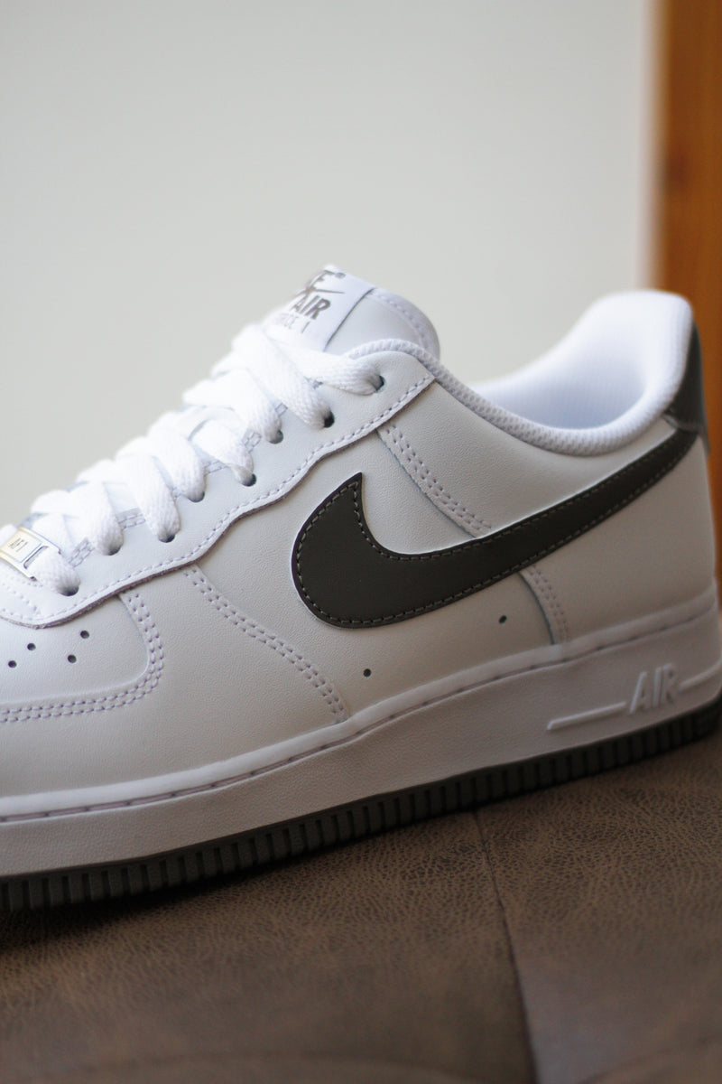 NIKE AIR FORCE 1 '07 "WHITE/CAVE STONE"