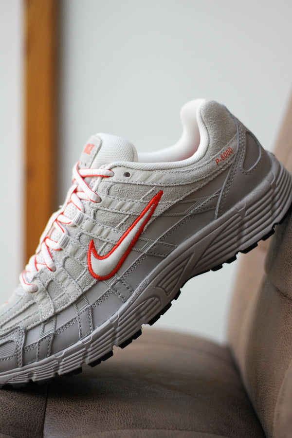 NIKE P-6000 PRM "PHANTOM/PICANTE RED-COLLEGE GREY-BLACK"