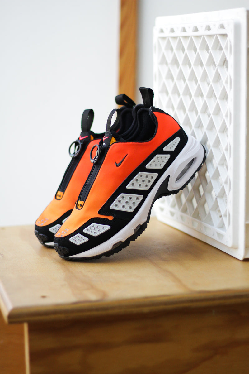 W NIKE AIR MAX SNDR "BRIGHT CRIMSON/BLACK-BRIGHT CERAMIC"