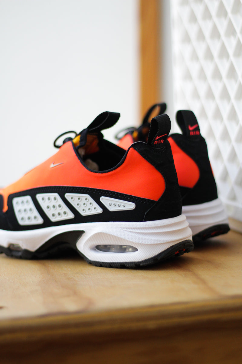 W NIKE AIR MAX SNDR "BRIGHT CRIMSON/BLACK-BRIGHT CERAMIC"