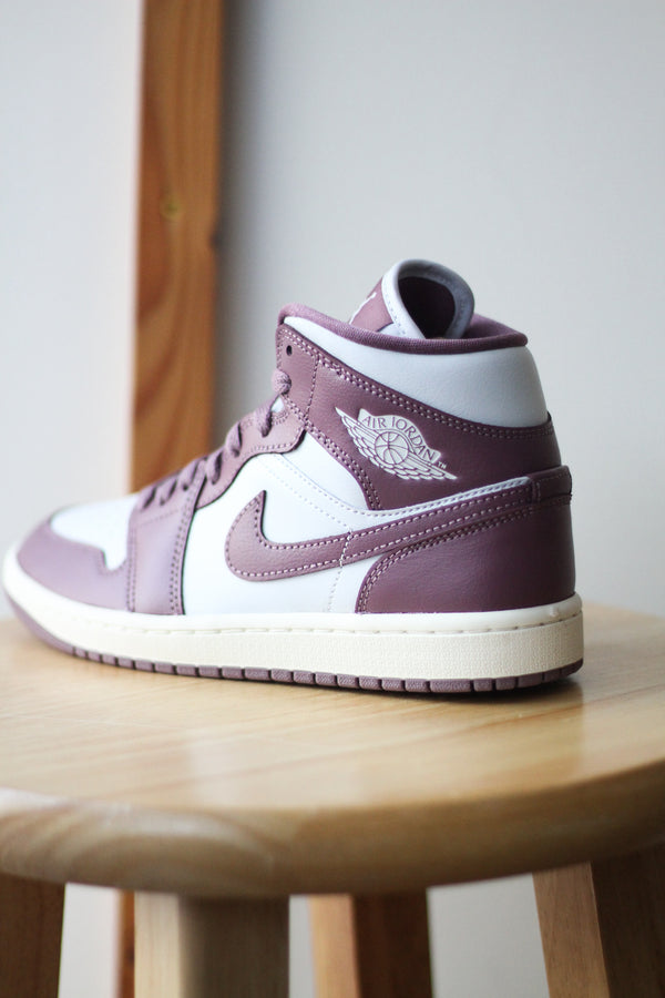W AIR JORDAN 1 MID "SKY J MAUVE"